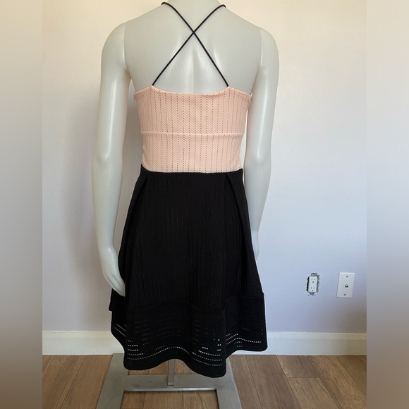 Beautiful dress 👛 - Picture 3 of 6